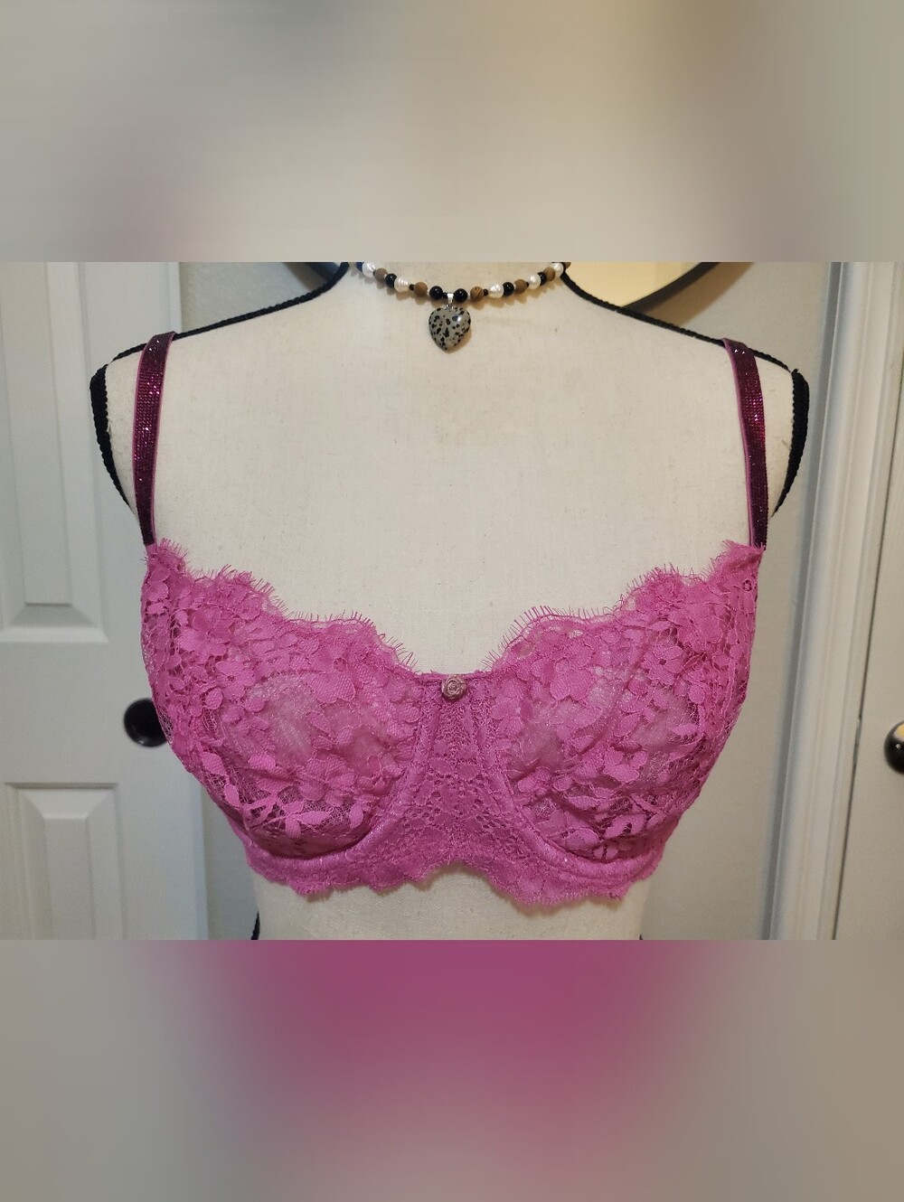 VICTORIAS SECRET UNLINED SHINE BRA 32DDD, NEW WITHOUT TAGS!